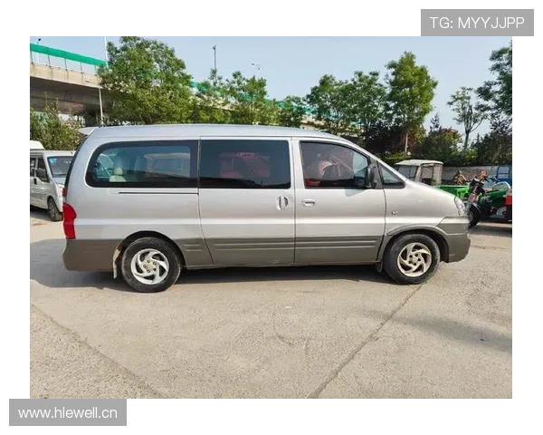 10.58万起！体验江淮瑞风M4，后排座椅可以旋转，2.0L_2.0T可选