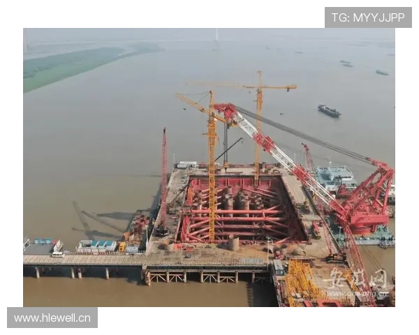 1281吨钢梁“踏浪”长江——皖江第六座公铁大桥架设首节钢桁梁